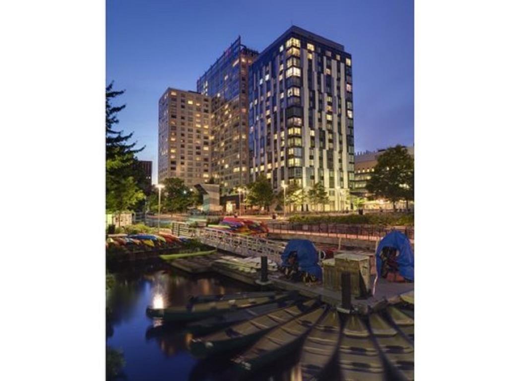 Global Luxury Suites At Kendall East Кембридж Экстерьер фото