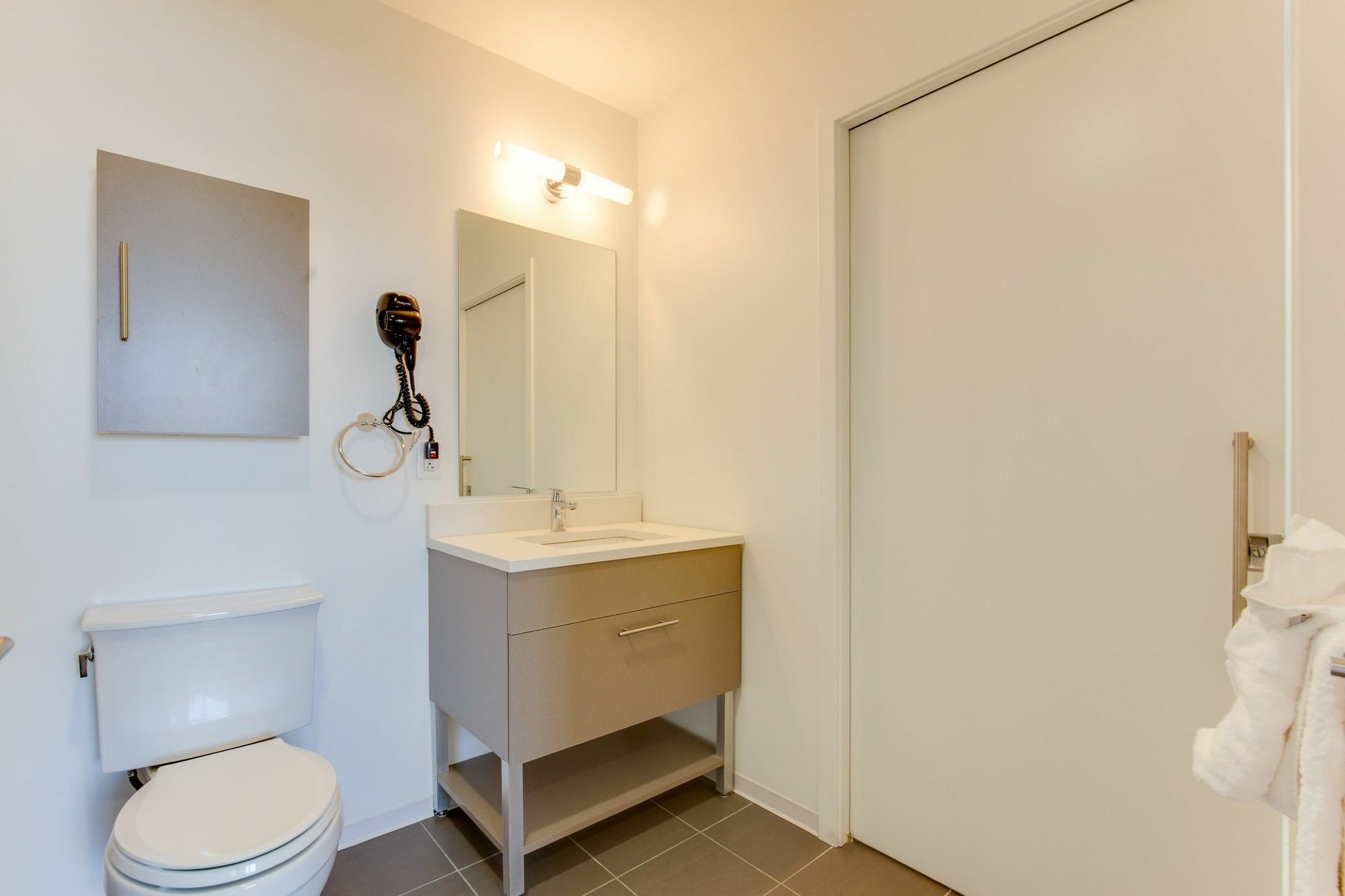 Global Luxury Suites At Kendall East Кембридж Экстерьер фото